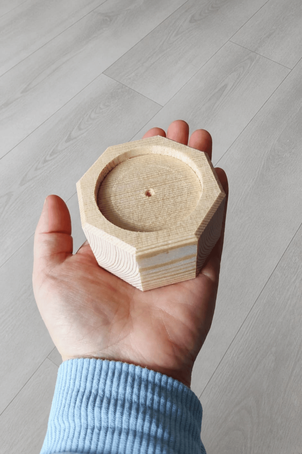 Robot Süpürge İçin Doğal Ahşap Koltuk Baza Yükseltici (4,5 cm Yükseltir) | Oyuklu Takoz (1 Adet)